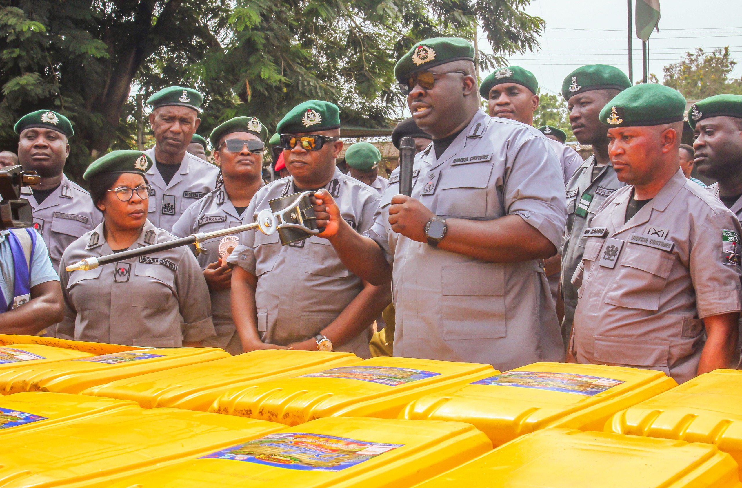 NO DULL MOMENT @ IDIROKO BORDER; AS AFENI SUSTAINS ANTI-SMUGGLING OPERATIONS, SEIZES N120 MILLION VEG OIL, HANDS OVER N104.7 MILLION MICA STONES TO SOLID MINERALS MINISTRY